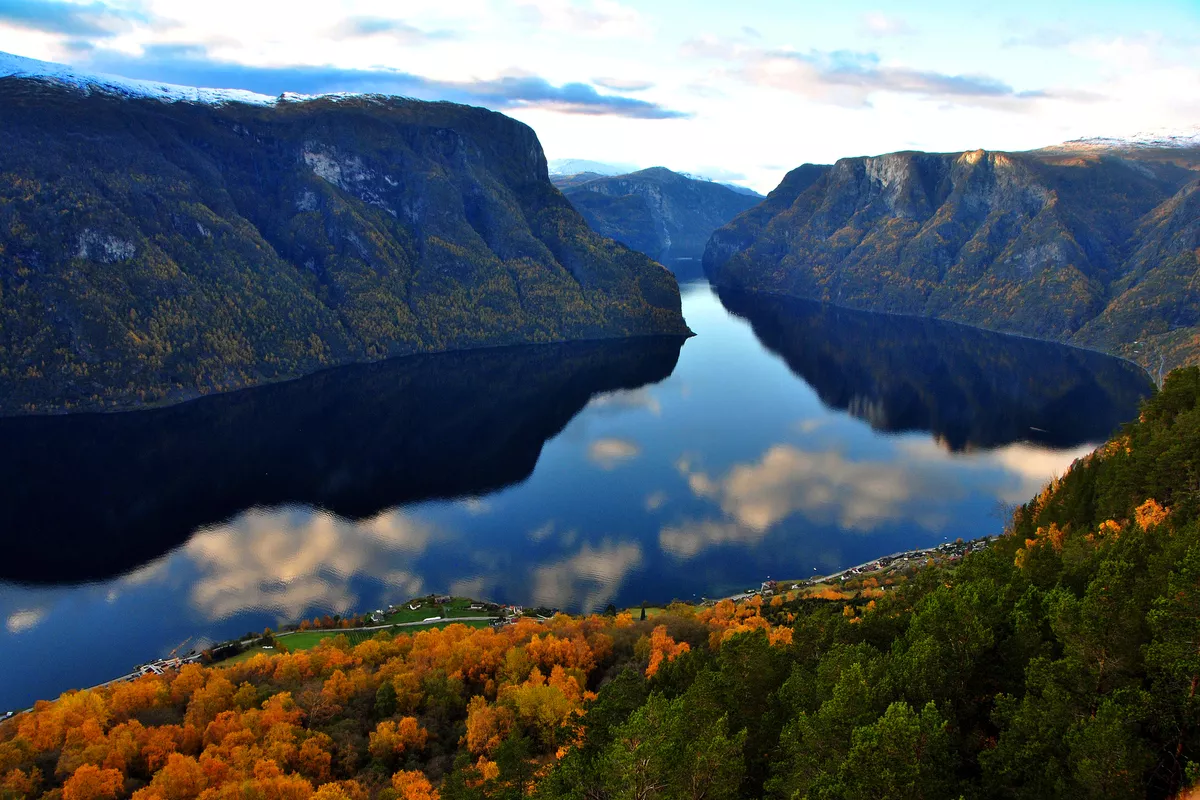 Panorama mit Blick nach Aurland, Aurlandfjord und Sognefjord von Stegastein in Norwegen - © Andy Evans Photos - stock.adobe.com